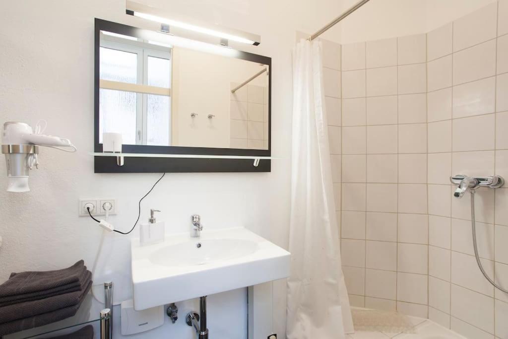 Exclusive 2-Room Souterrain Apartment Nuremberg Ngoại thất bức ảnh